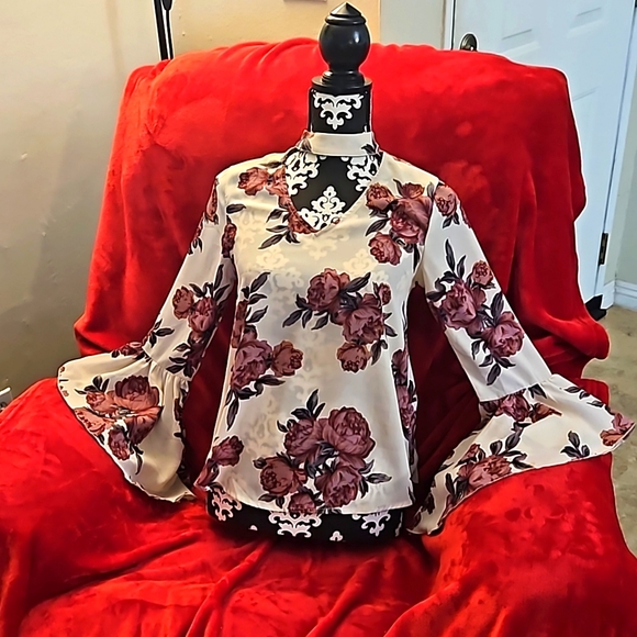 Live 4 Truth Flare Bell Sleeve Top - Picture 1 of 12